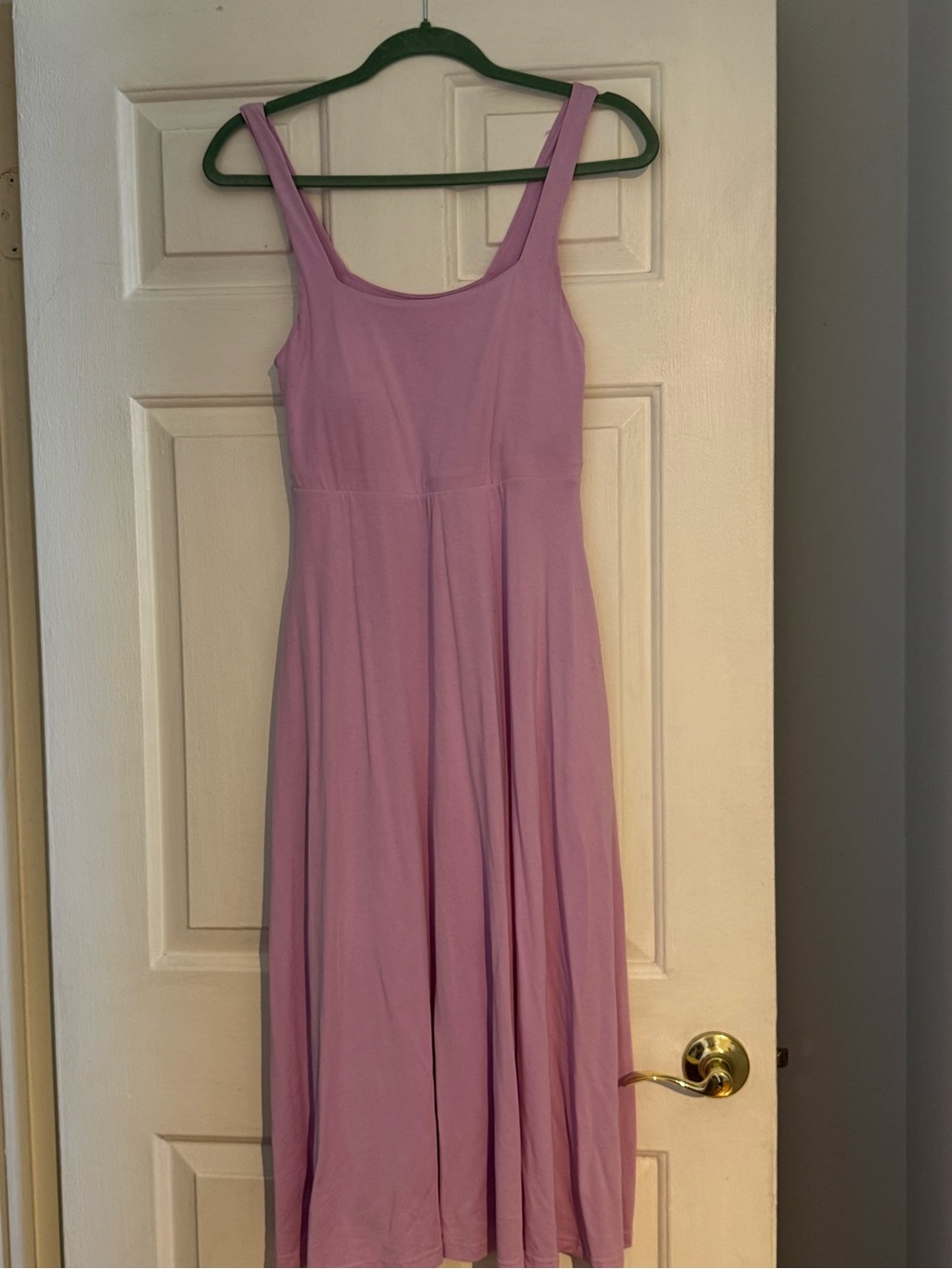 Sleeveless Lavender Midi Dress - Casual with Bra and Pockets